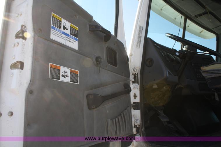 image for item B6762 2000 Western Star 4864FX concrete mixer truck