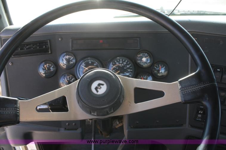 image for item B6762 2000 Western Star 4864FX concrete mixer truck