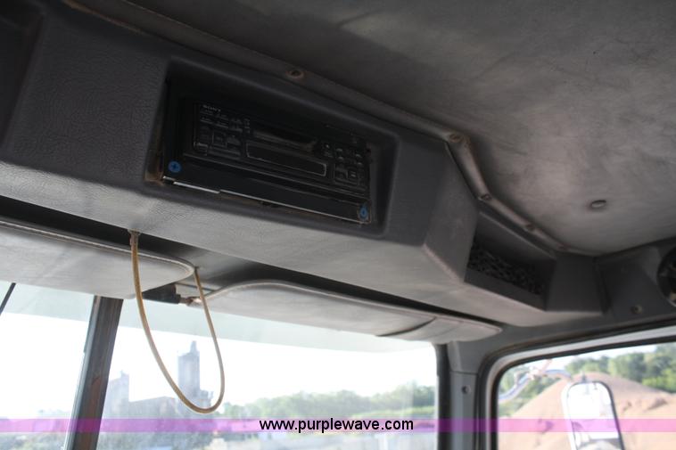 image for item B6762 2000 Western Star 4864FX concrete mixer truck