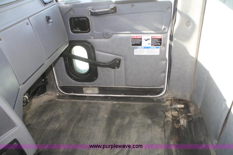 image for item B6762 2000 Western Star 4864FX concrete mixer truck