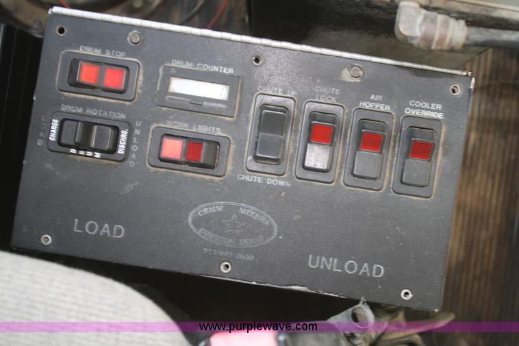 image for item B6762 2000 Western Star 4864FX concrete mixer truck