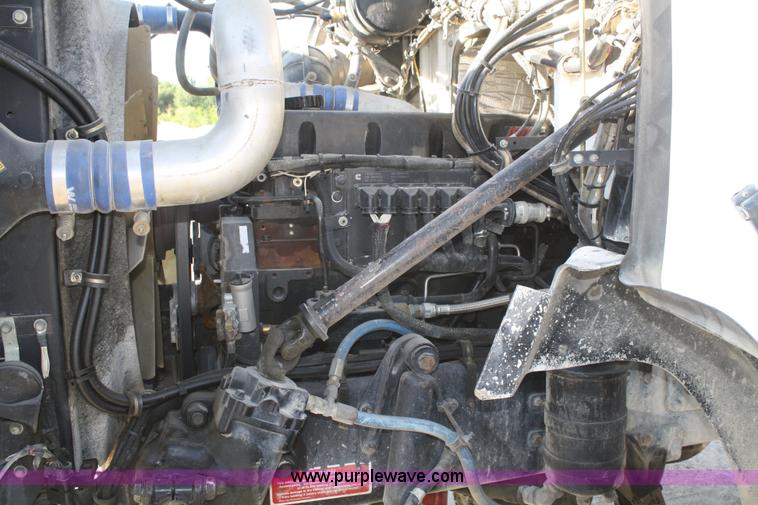 image for item B6762 2000 Western Star 4864FX concrete mixer truck