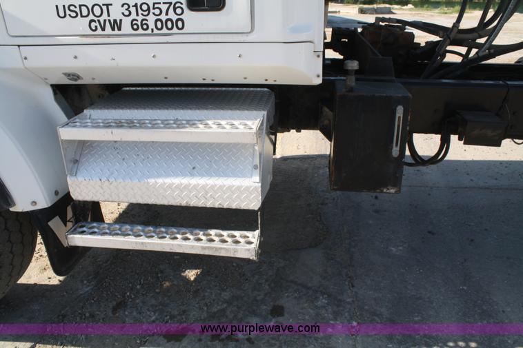 image for item B6762 2000 Western Star 4864FX concrete mixer truck