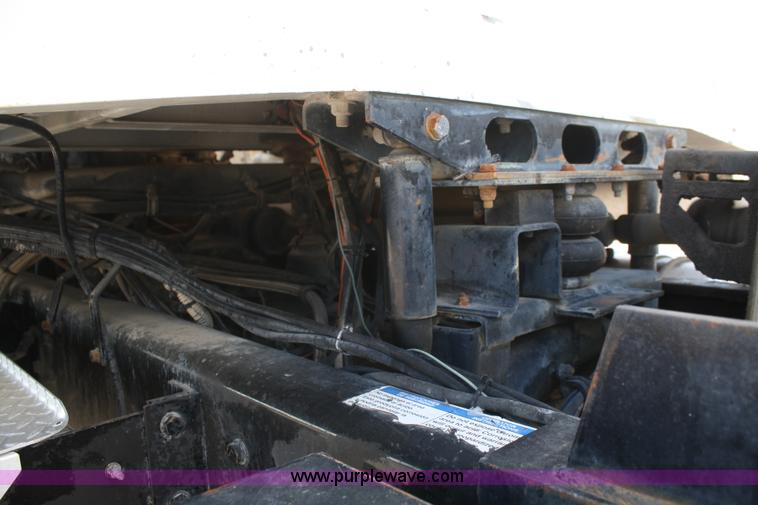 image for item B6762 2000 Western Star 4864FX concrete mixer truck