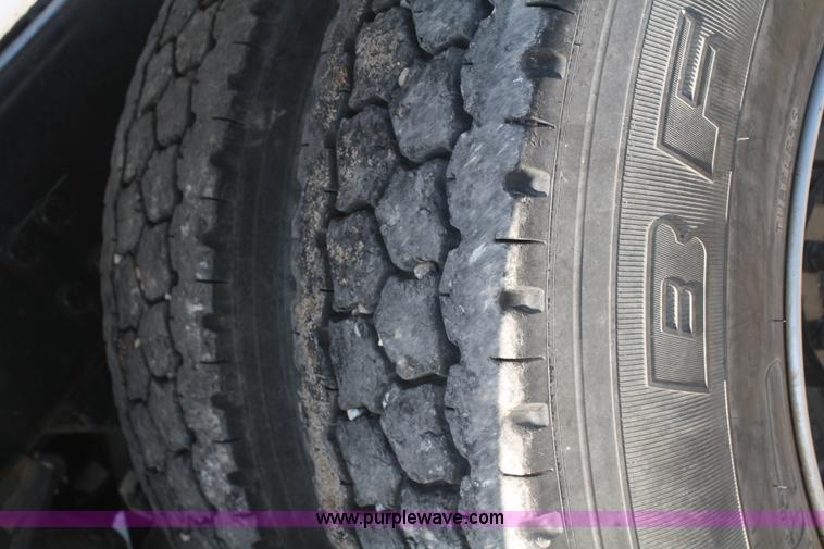 image for item B6762 2000 Western Star 4864FX concrete mixer truck