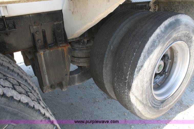 image for item B6762 2000 Western Star 4864FX concrete mixer truck