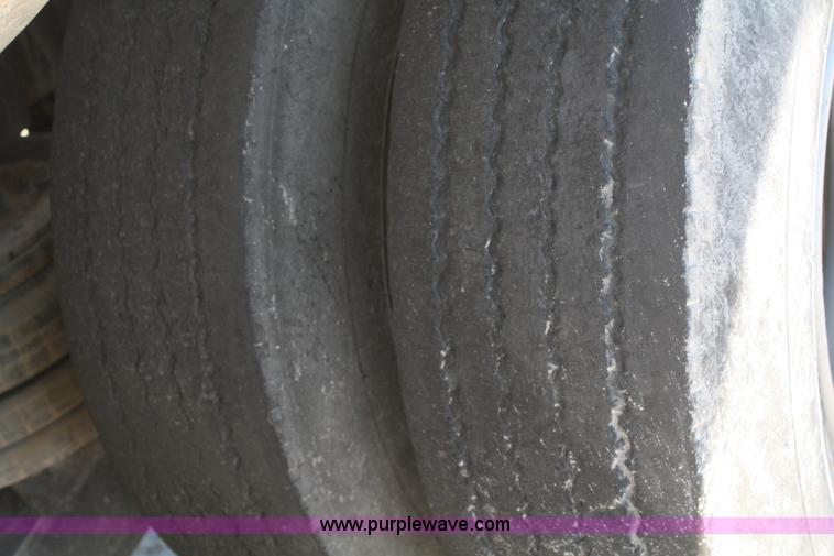 image for item B6762 2000 Western Star 4864FX concrete mixer truck