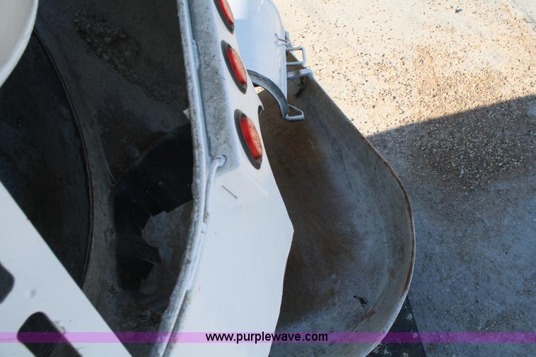 image for item B6762 2000 Western Star 4864FX concrete mixer truck