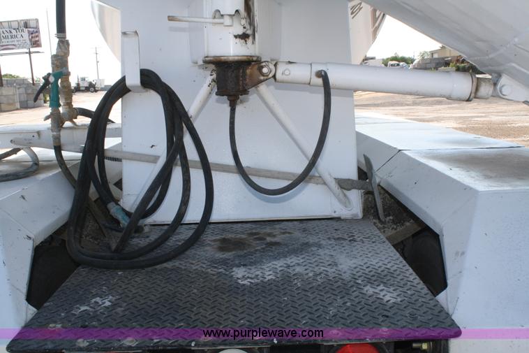 image for item B6762 2000 Western Star 4864FX concrete mixer truck