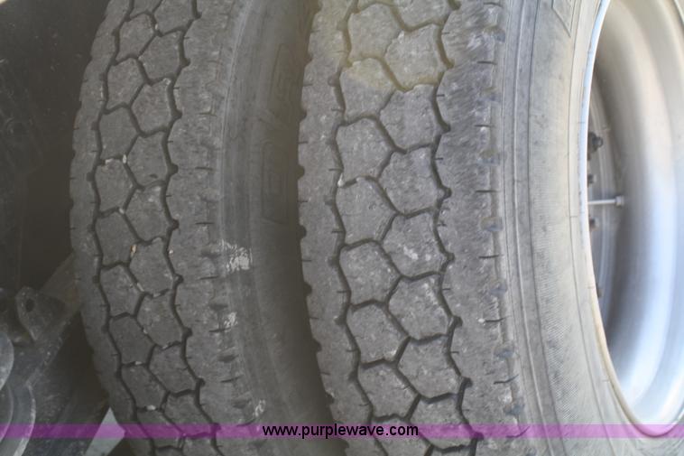 image for item B6762 2000 Western Star 4864FX concrete mixer truck