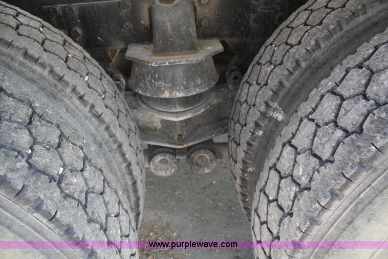 image for item B6762 2000 Western Star 4864FX concrete mixer truck