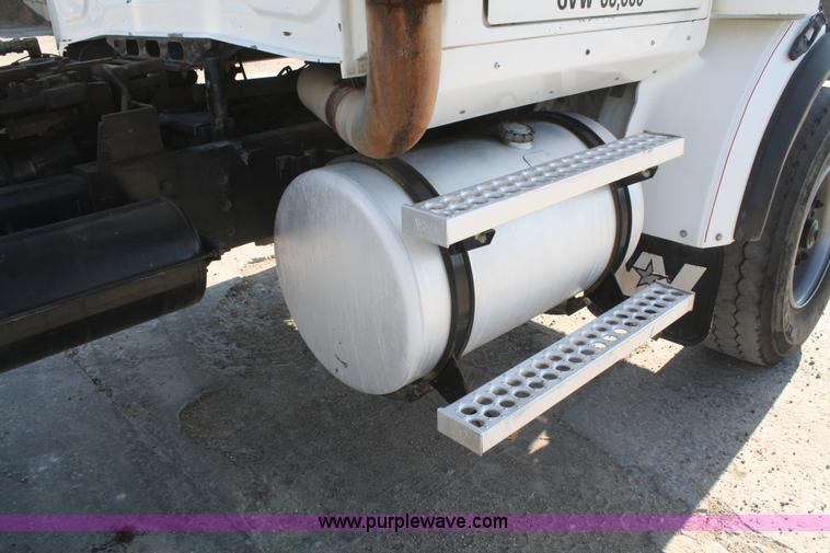 image for item B6762 2000 Western Star 4864FX concrete mixer truck