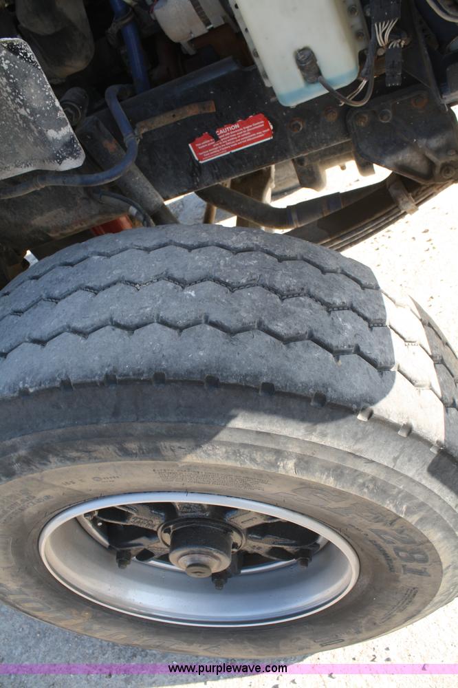 image for item B6762 2000 Western Star 4864FX concrete mixer truck