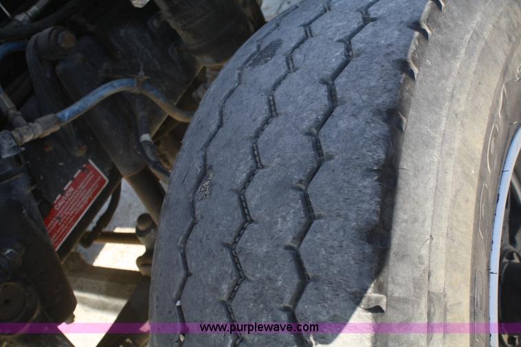 image for item B6762 2000 Western Star 4864FX concrete mixer truck