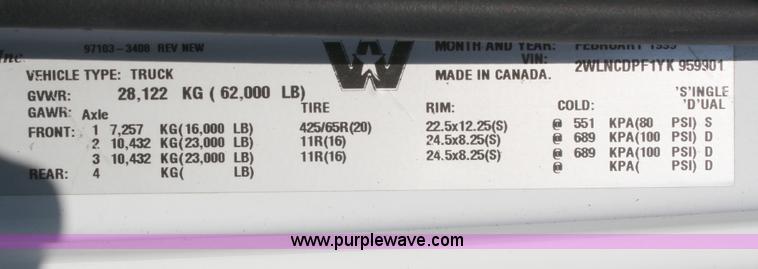 image for item B6762 2000 Western Star 4864FX concrete mixer truck