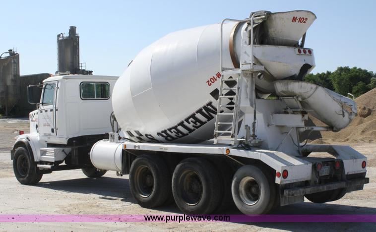 image for item B6763 2000 Western Star 4864FX concrete mixer truck
