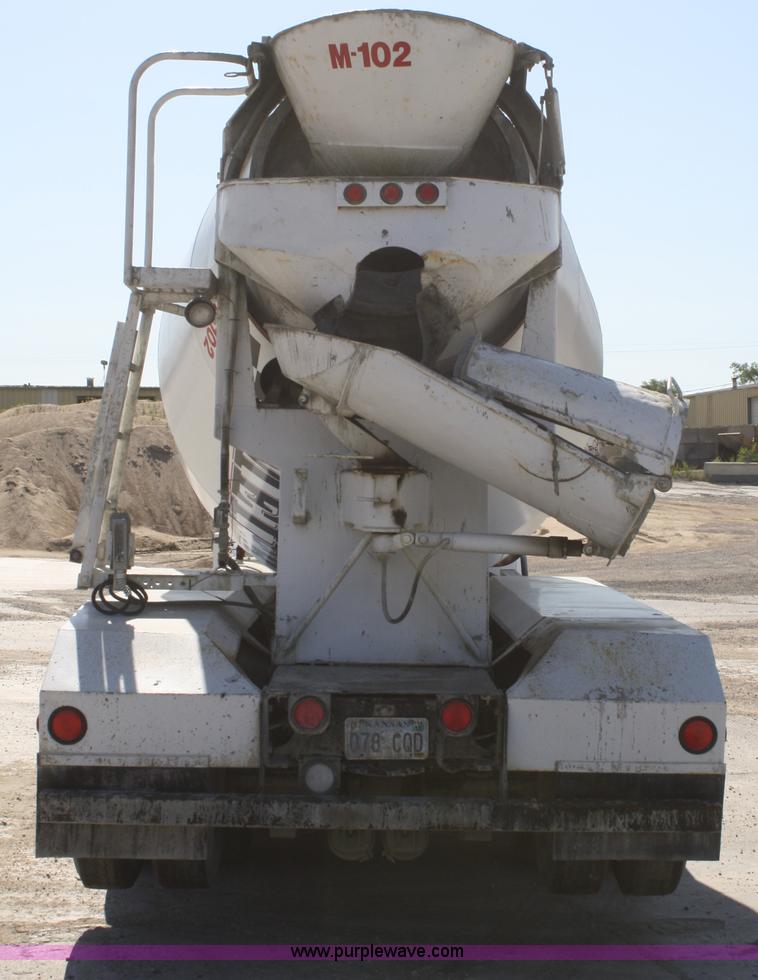 image for item B6763 2000 Western Star 4864FX concrete mixer truck