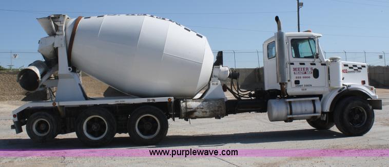 image for item B6763 2000 Western Star 4864FX concrete mixer truck