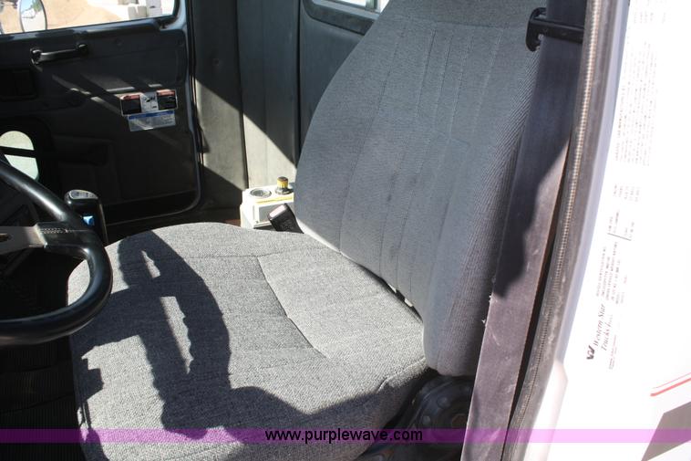 image for item B6763 2000 Western Star 4864FX concrete mixer truck