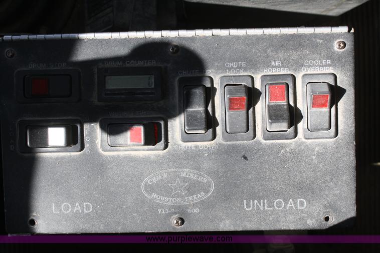 image for item B6763 2000 Western Star 4864FX concrete mixer truck