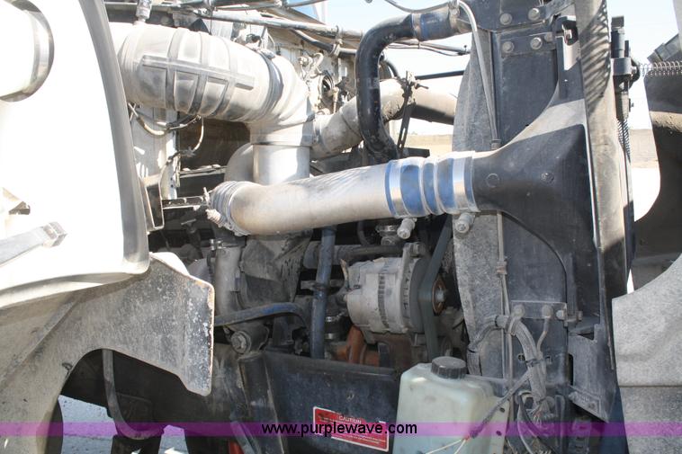 image for item B6763 2000 Western Star 4864FX concrete mixer truck