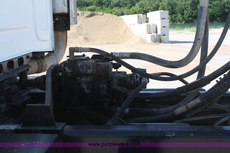 image for item B6763 2000 Western Star 4864FX concrete mixer truck