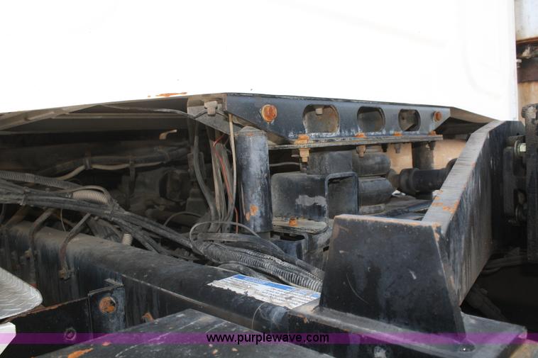 image for item B6763 2000 Western Star 4864FX concrete mixer truck