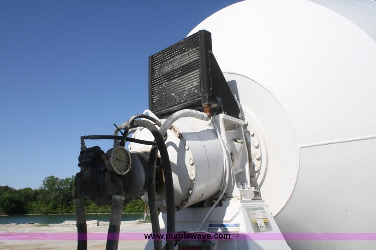 image for item B6763 2000 Western Star 4864FX concrete mixer truck