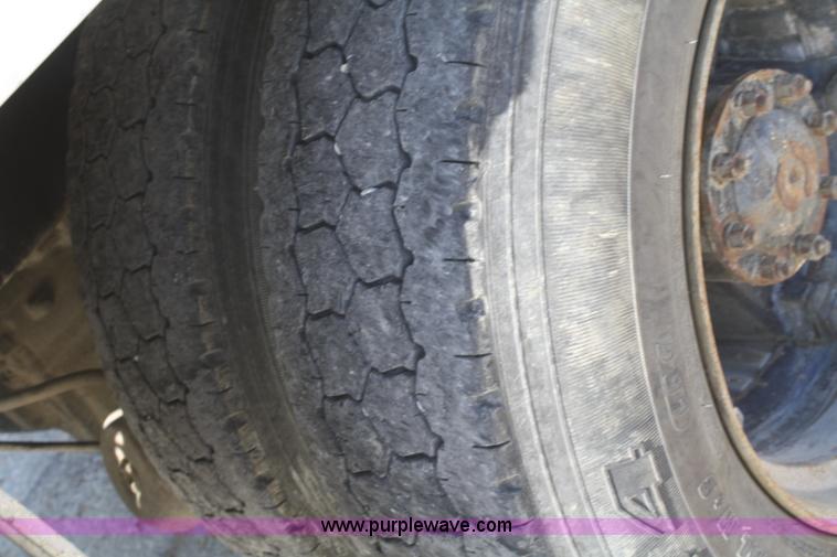 image for item B6763 2000 Western Star 4864FX concrete mixer truck