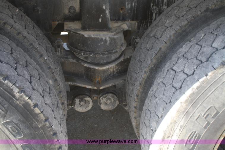 image for item B6763 2000 Western Star 4864FX concrete mixer truck