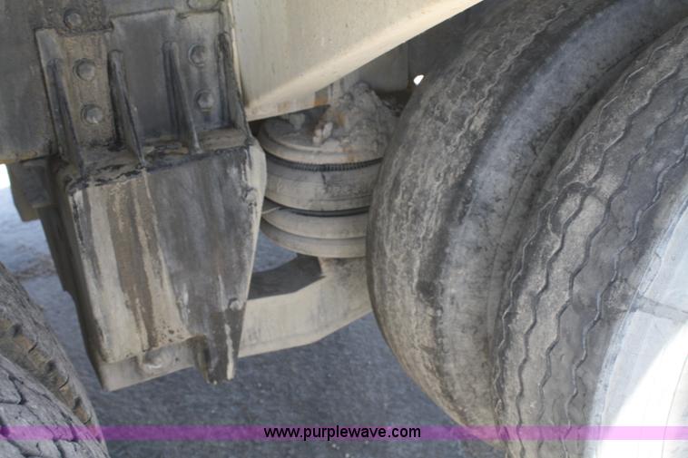 image for item B6763 2000 Western Star 4864FX concrete mixer truck