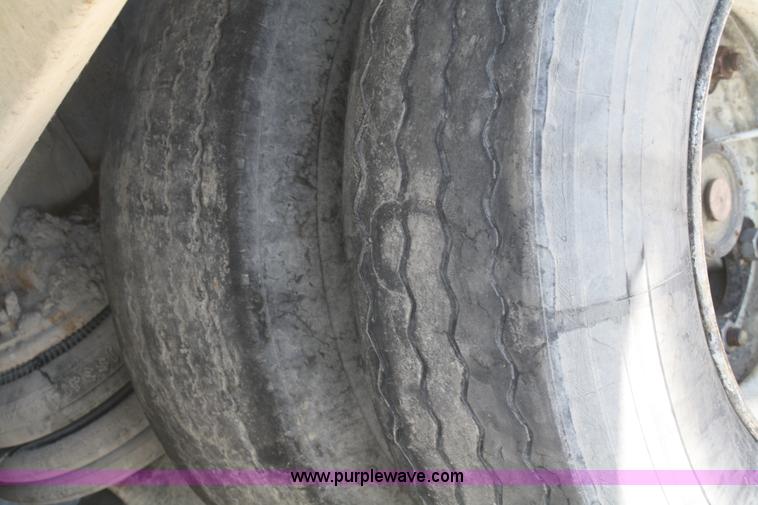 image for item B6763 2000 Western Star 4864FX concrete mixer truck