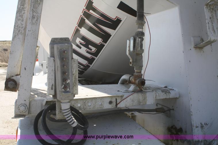 image for item B6763 2000 Western Star 4864FX concrete mixer truck