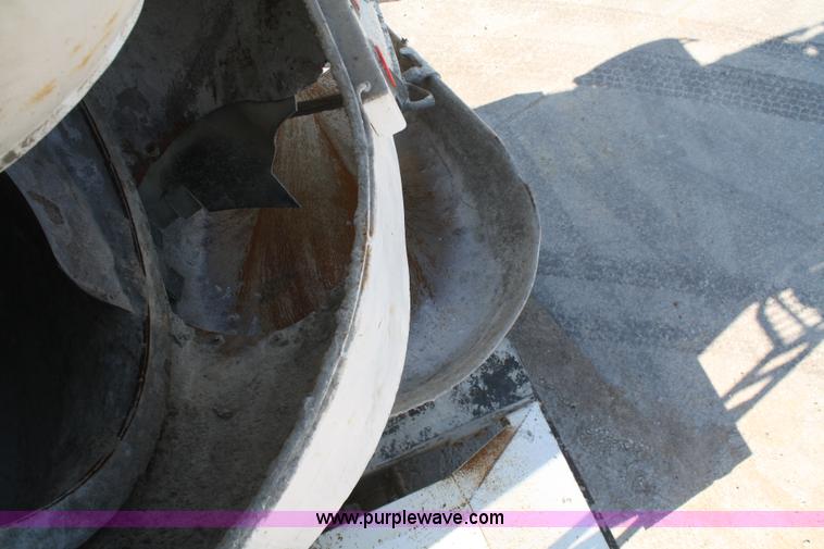 image for item B6763 2000 Western Star 4864FX concrete mixer truck