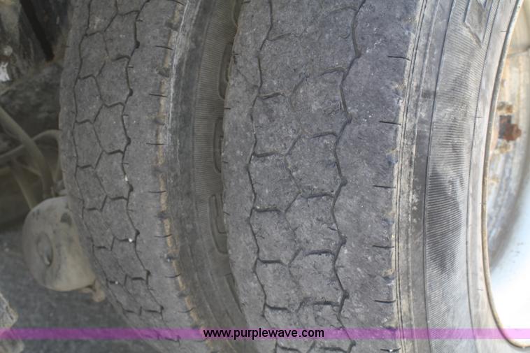 image for item B6763 2000 Western Star 4864FX concrete mixer truck