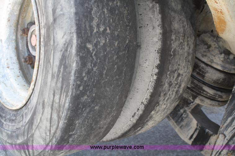 image for item B6763 2000 Western Star 4864FX concrete mixer truck