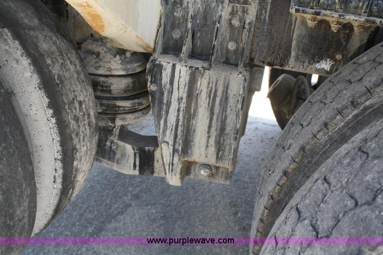 image for item B6763 2000 Western Star 4864FX concrete mixer truck