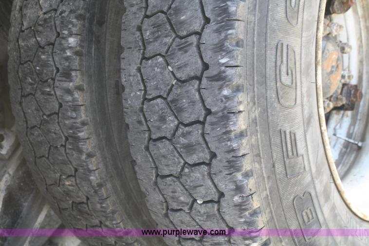 image for item B6763 2000 Western Star 4864FX concrete mixer truck