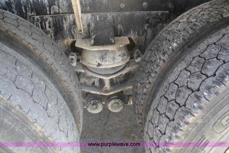 image for item B6763 2000 Western Star 4864FX concrete mixer truck