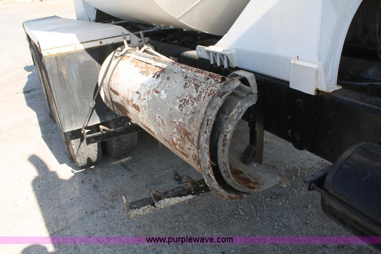 image for item B6763 2000 Western Star 4864FX concrete mixer truck