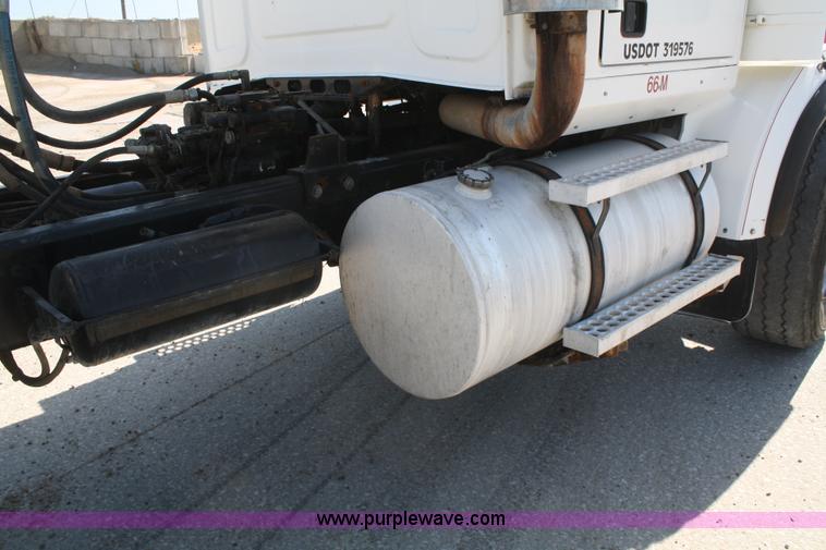 image for item B6763 2000 Western Star 4864FX concrete mixer truck