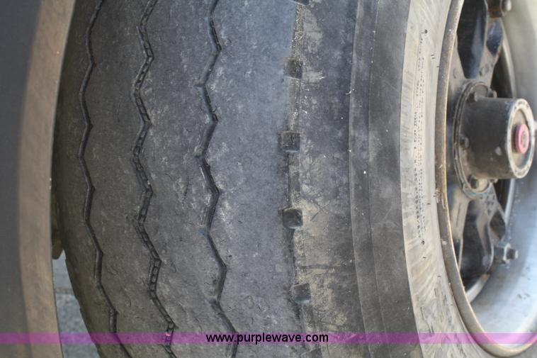 image for item B6763 2000 Western Star 4864FX concrete mixer truck