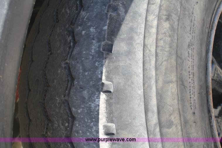 image for item B6763 2000 Western Star 4864FX concrete mixer truck