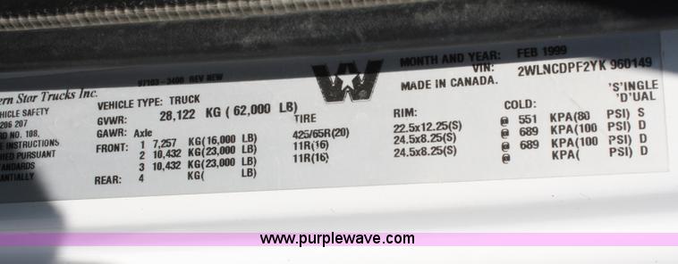 image for item B6763 2000 Western Star 4864FX concrete mixer truck