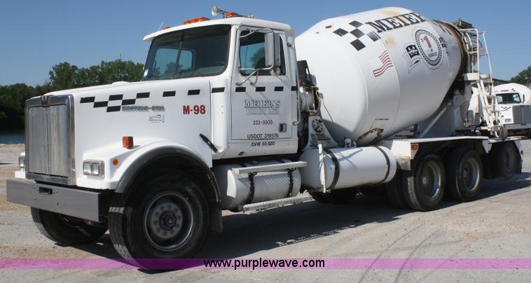 image for item B6764 2000 Western Star 4964FX concrete mixer truck