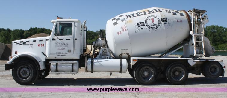 image for item B6764 2000 Western Star 4964FX concrete mixer truck