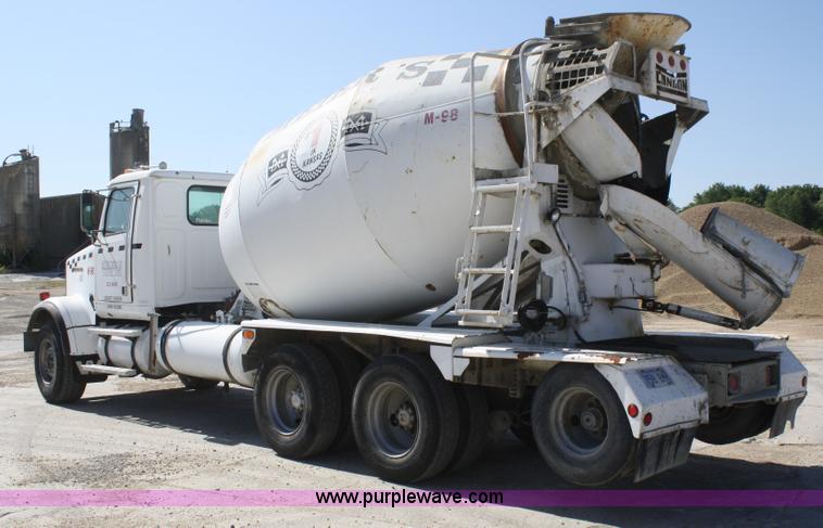 image for item B6764 2000 Western Star 4964FX concrete mixer truck
