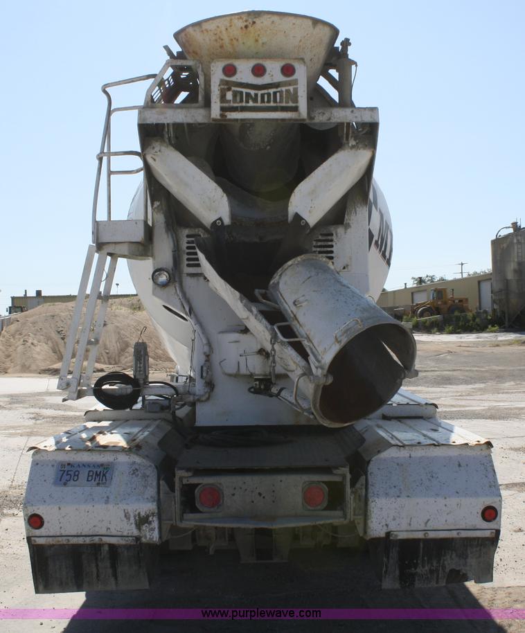 image for item B6764 2000 Western Star 4964FX concrete mixer truck