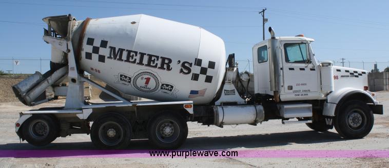 image for item B6764 2000 Western Star 4964FX concrete mixer truck