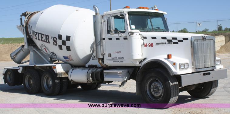 image for item B6764 2000 Western Star 4964FX concrete mixer truck